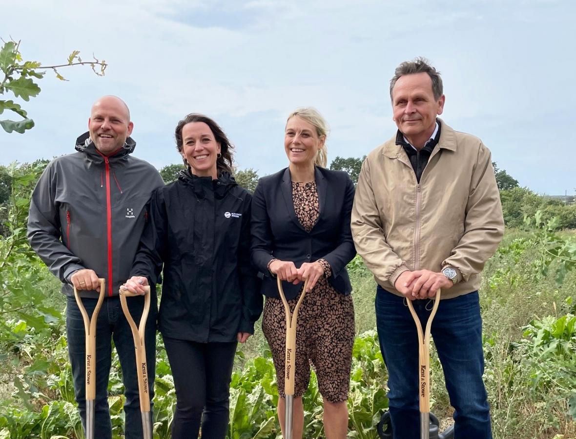 Fra venstre: Mikkel Smed (S), borgmester i Vordingborg, Kirsten Brosbøl, Bestyrelsesformand i Klimaskovfonden, Trine Bramsen (S), Transportminister og minister for ligestilling og Flemming Jensen, Adm. direktør i DSB