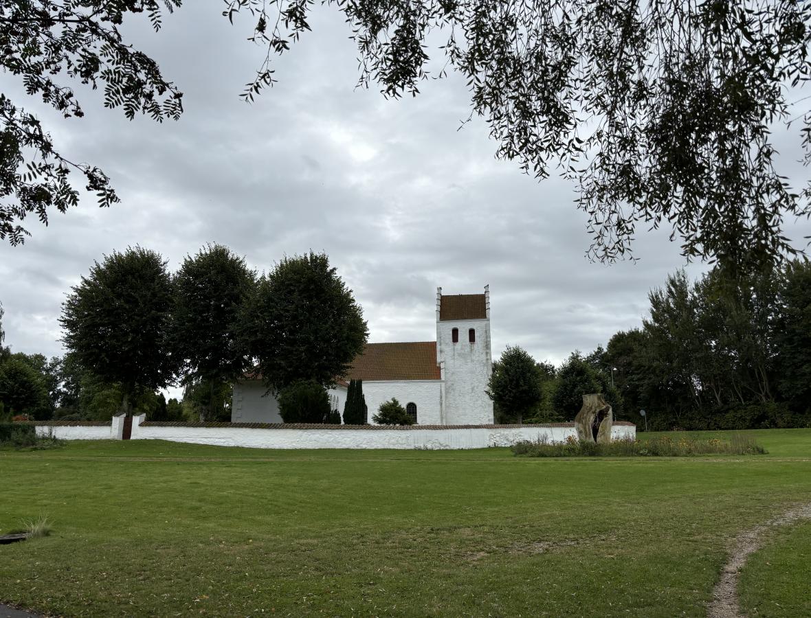 foto af mark foran kirke